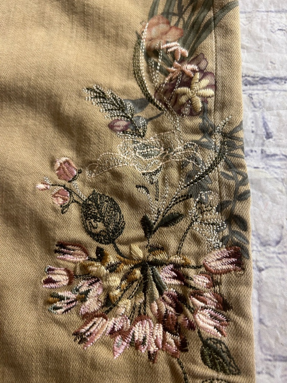 CHICO’S EMBROIDERED HIGH-RISE WIDE LEG JEANS BOHEMIAN FLORAL TAN COLOR SIZE 14R - Picture 14 of 15